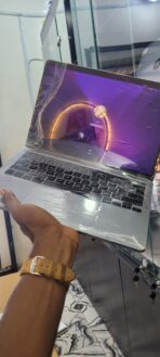 MacBook pro 2020 - Image 3